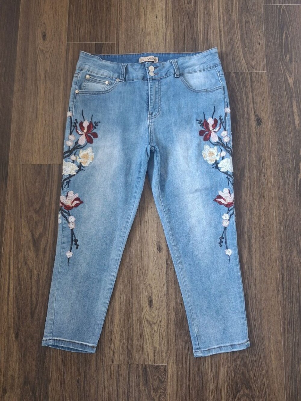 Embroidered Light Blue Ankle Jeans - Floral Detail